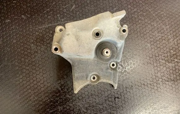 Opel Insignia A Engine mounting bracket 428702815