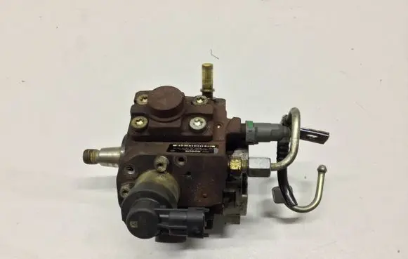 Volvo V50 Fuel injection high pressure pump 9683703780A 0445010102
