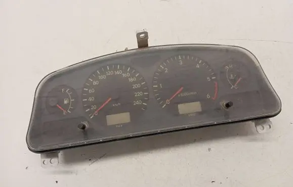 Toyota Avensis T220 Speedometer (instrument cluster) 88458014