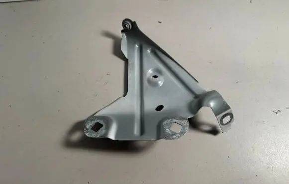 BMW X1 F48 F49 Fender mounting bracket 7351516