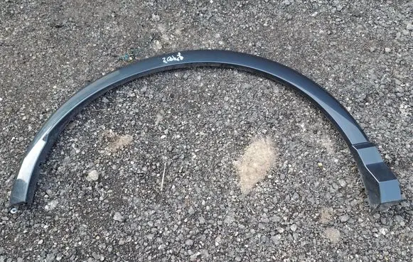 Rear fender molding trim