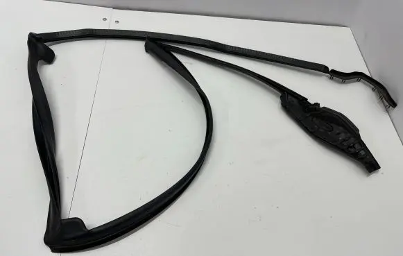 Rear door rubber seal (on body)