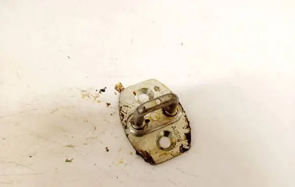 Toyota Corolla Verso AR10 Front door lock loop/hook striker 