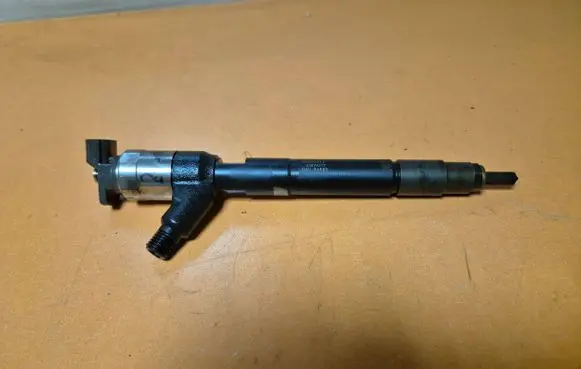 Opel Insignia B Fuel injector 7U004999 78899070