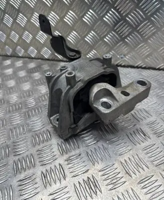 Volkswagen Touran II Engine mount bracket 1K0199262