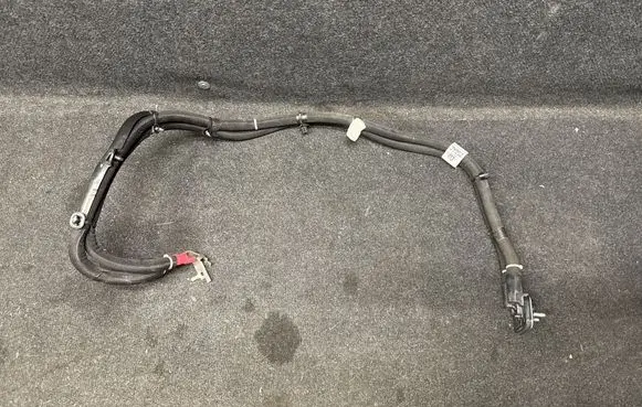 Jeep Grand Cherokee WL Positive cable (battery) P68458250AC 250AC