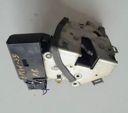 BMW 5 E39 Front door lock 67118352165