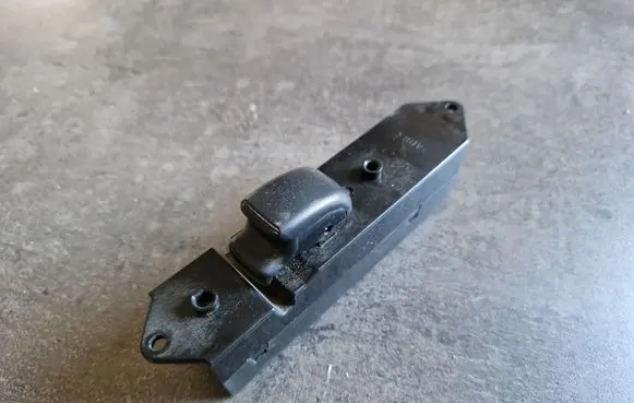 Mitsubishi Pajero Sport I Electric window control switch MR194819