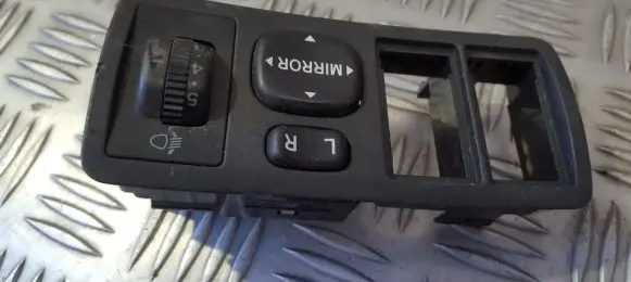 Toyota Avensis T250 Wing mirror switch 777663 183574