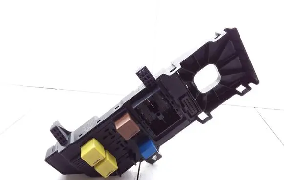 Opel Signum Relay mounting block 24400590
