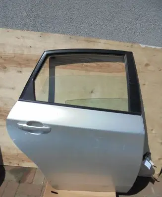 Subaru Impreza III Rear door