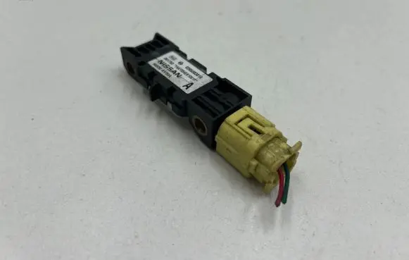 Nissan Note (E11) Airbag deployment crash/impact sensor 98830AY00A 0285003019