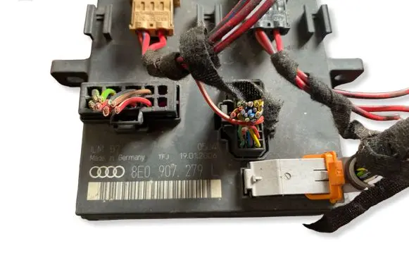 Audi A4 S4 B7 8E 8H Comfort/convenience module 8E0907279L