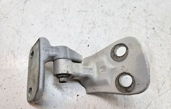Land Rover Discovery 4 - LR4 Front door upper hinge
