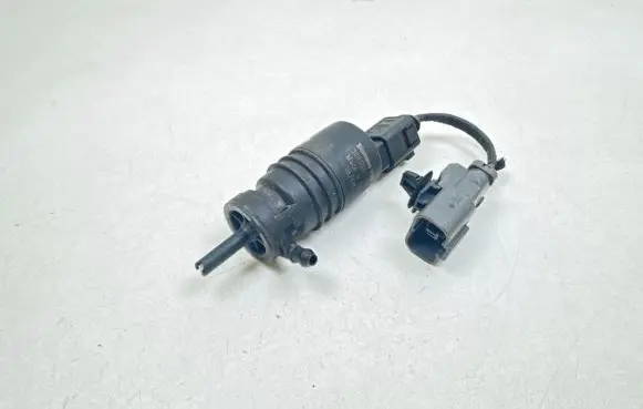 Honda Civic Windscreen/windshield washer pump 3043126