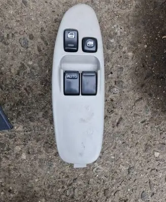 Nissan Almera Tino Electric window control switch