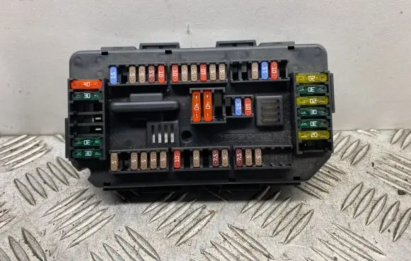 BMW 4 F32 F33 Fuse module 9337879 61149337879