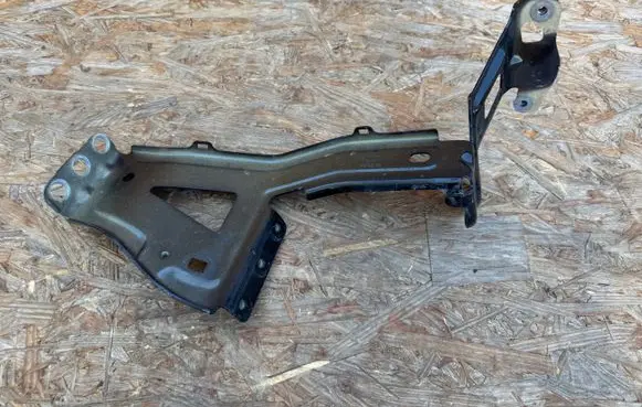Audi e-tron Fender mounting bracket 4KE803504