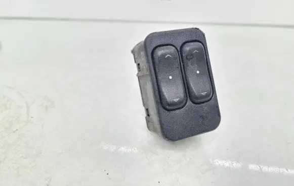 Opel Zafira A Electric window control switch 13363201 90561088