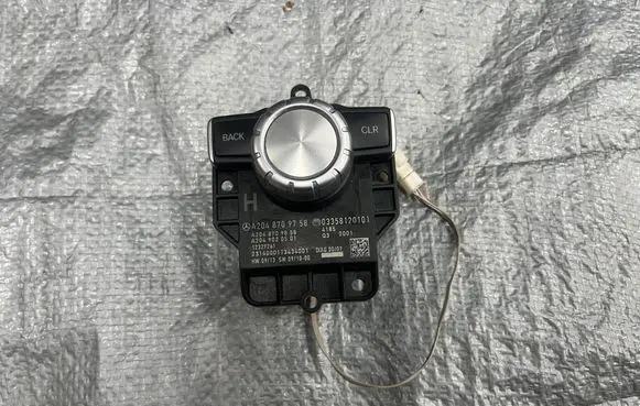 Multifunctional control switch/knob