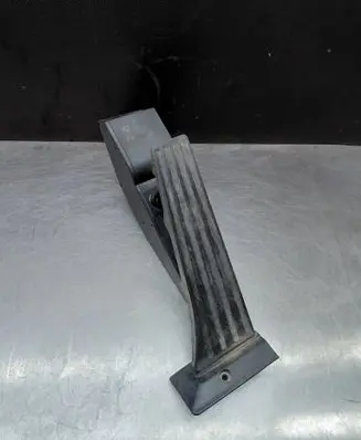BMW 5 E60 E61 Accelerator throttle pedal 6772645