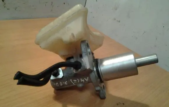 Audi A4 S4 B7 8E 8H Master brake cylinder 9304125000 8E0611301G