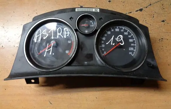 Opel Astra H Speedometer (instrument cluster) 13172012