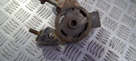 Engine mount bracket