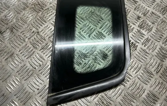 Jeep Renegade Rear side window