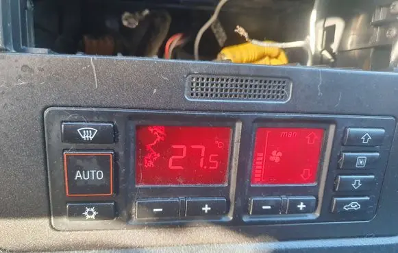 Volkswagen PASSAT B5 Climate control unit 8L0820043D 5HB00760804