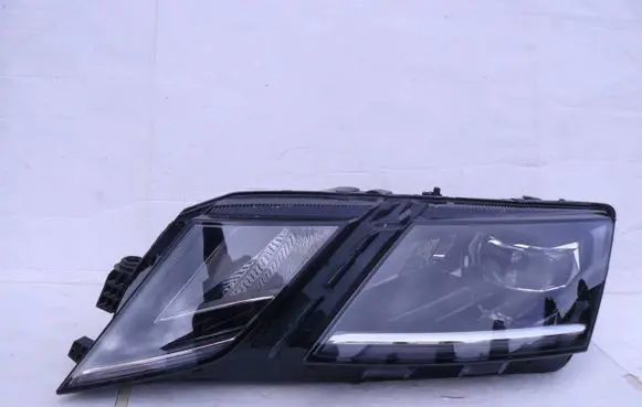 Skoda Octavia Mk3 (5E) Headlight/headlamp 5E1941015D 030110423100 LE15A6369