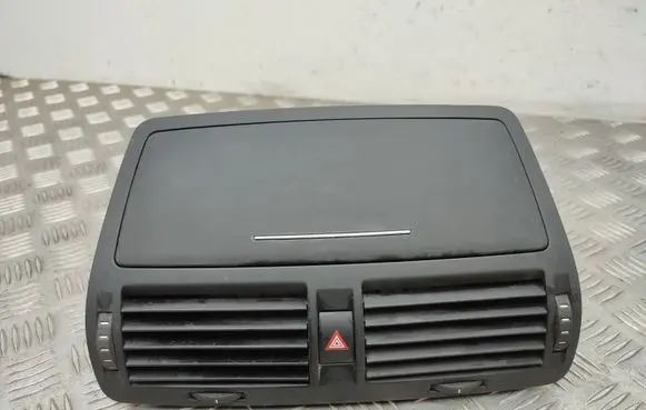 Skoda Octavia Mk2 (1Z) Dash center air vent grill 1Z0820951