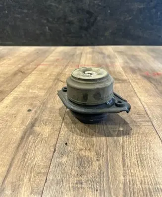 Engine mount bracket