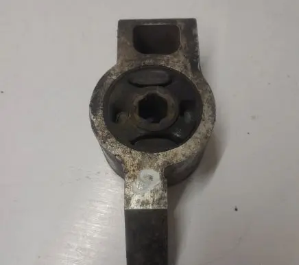 Volkswagen Jetta V Front lower control arm/wishbone 1K0407183E