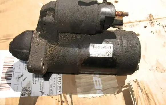 Opel Vivaro Starter motor 8200621305A