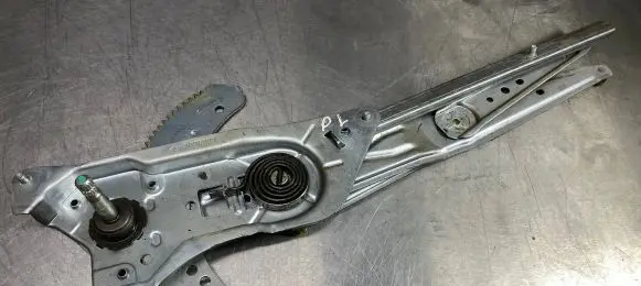 Renault Kangoo I Front window lifting mechanism without motor