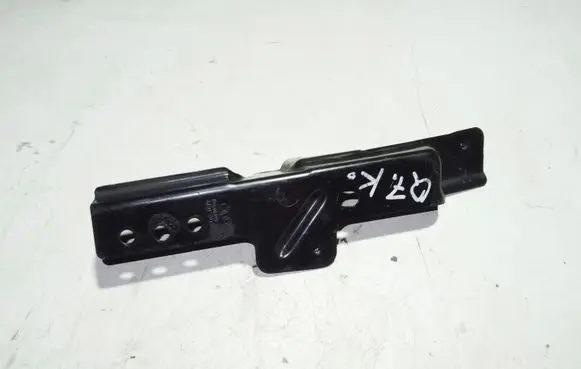Audi Q7 4L Fender mounting bracket 4L0805697