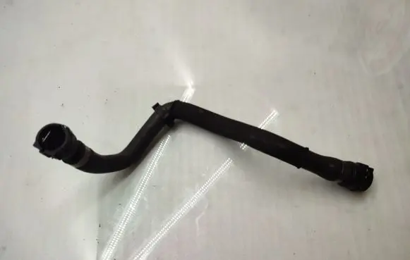 BMW X5 E53 Engine coolant pipe/hose 8377702