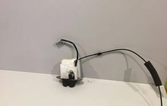 Loading door lock