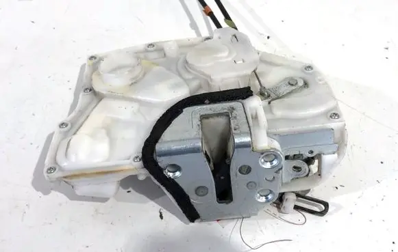 Opel Agila B Front door lock 82202-51K60
