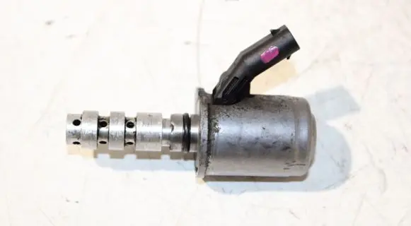 Volkswagen Transporter - Caravelle T6 Oil pressure sensor 04L906455