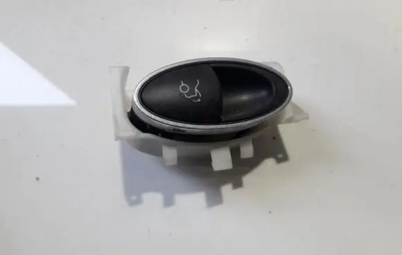 Mercedes-Benz E W211 Tailgate opening switch 