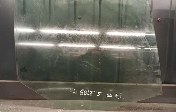 Volkswagen Golf V Rear side window