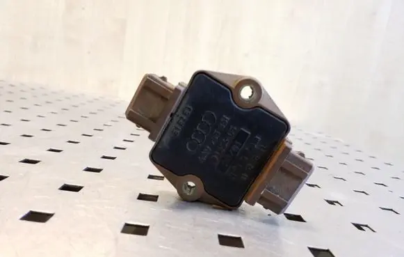 Audi A8 S8 D2 4D Ignition amplifier control unit 4A0905351