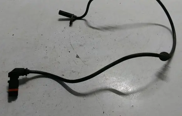 Mercedes-Benz C W204 ABS brake wheel speed sensor A2045400117 A0015429118