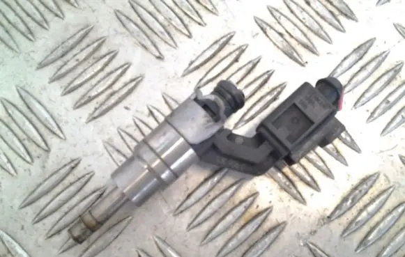 Volkswagen Golf V Fuel injector 03C906036A