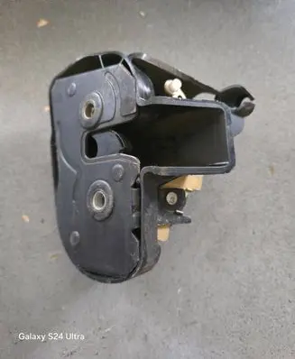 Volkswagen Caddy Sliding door lock 7H0843604