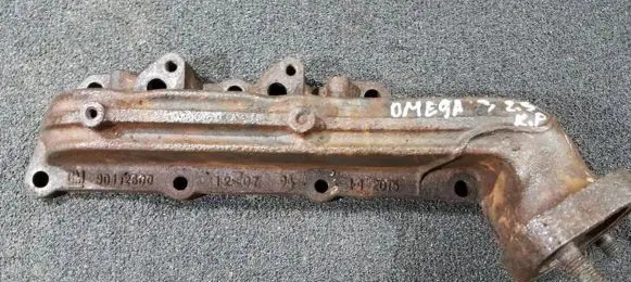 Opel Omega B1 Exhaust manifold 90412600