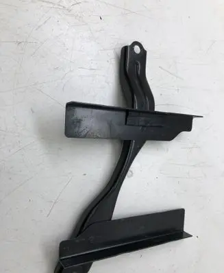 Battery bracket