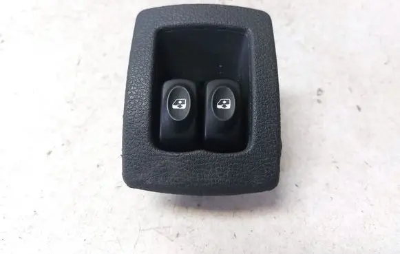 Dacia Logan I Electric window control switch 8200290876